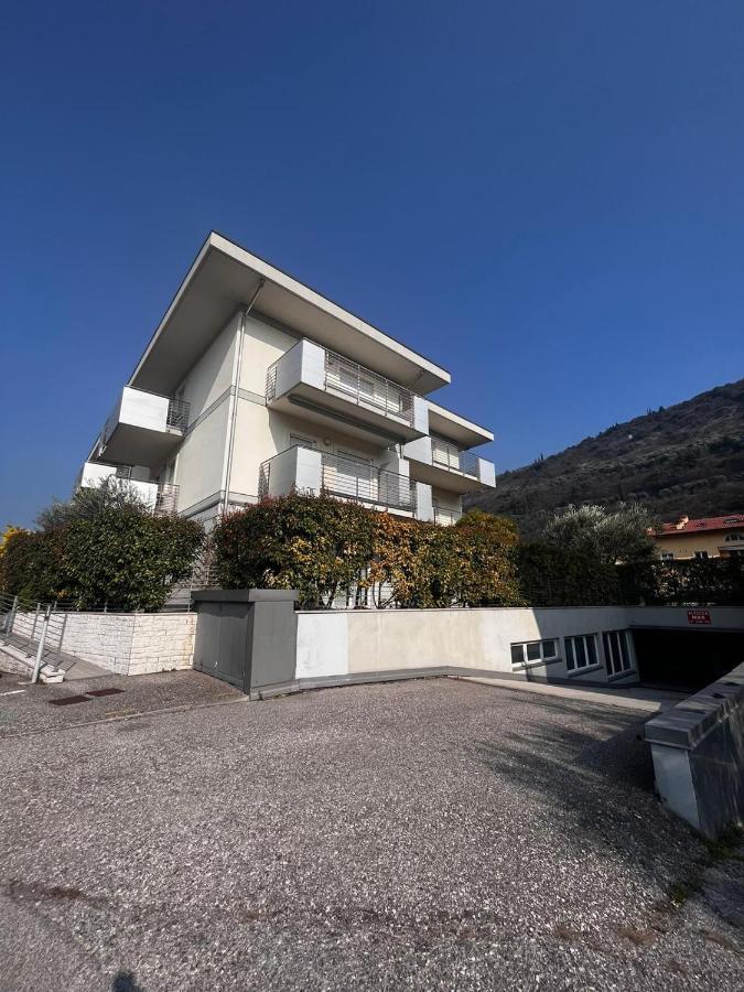 Garden & Pool Perugini Apartment Torbole Sul Garda ภายนอก รูปภาพ
