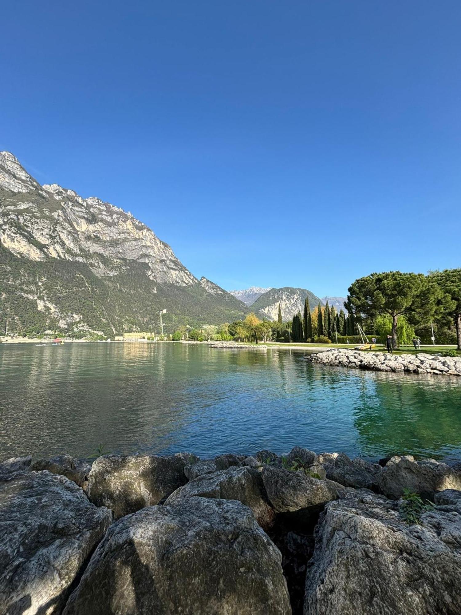 Garden & Pool Perugini Apartment Torbole Sul Garda ภายนอก รูปภาพ