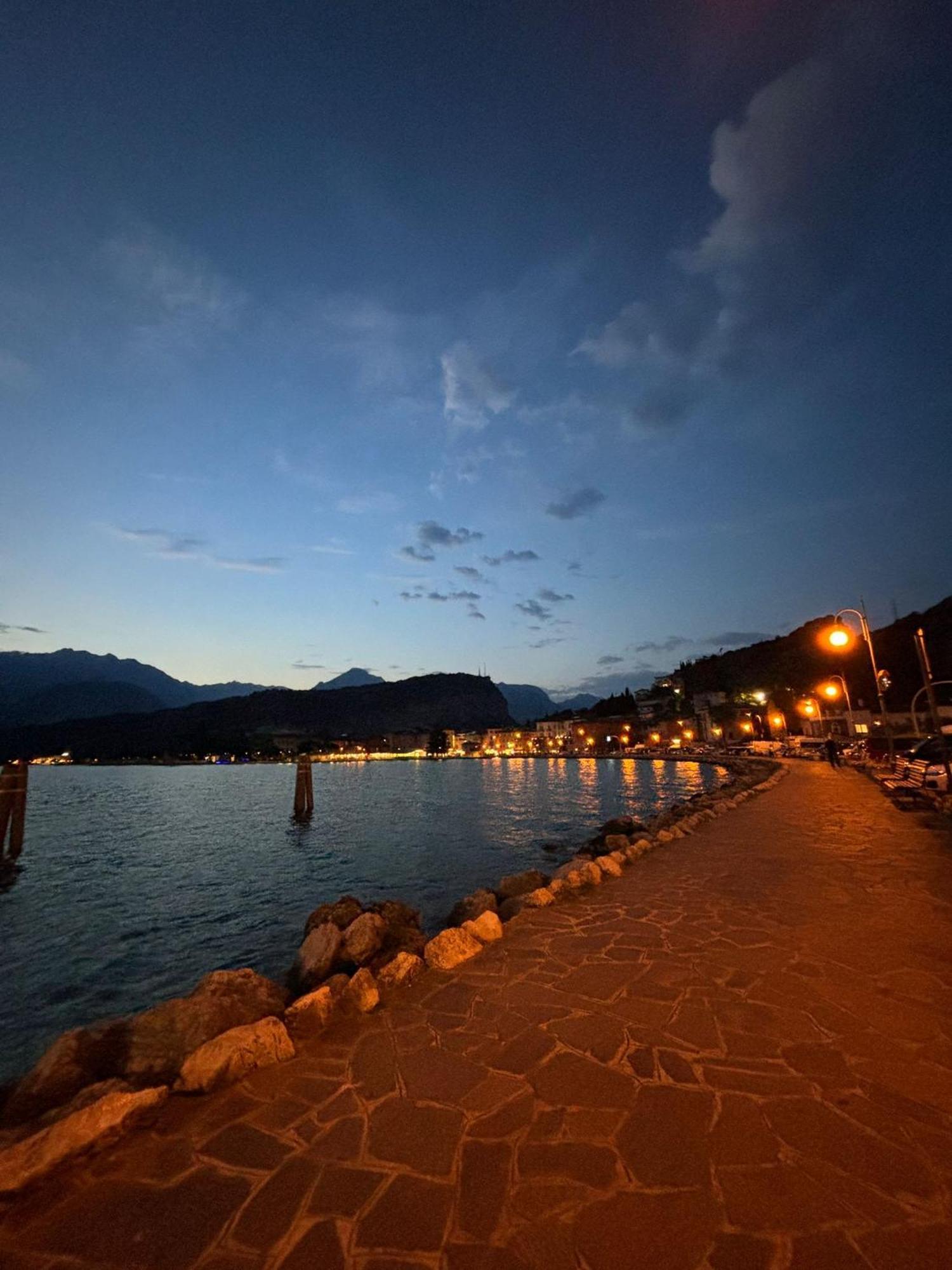 Garden & Pool Perugini Apartment Torbole Sul Garda ภายนอก รูปภาพ