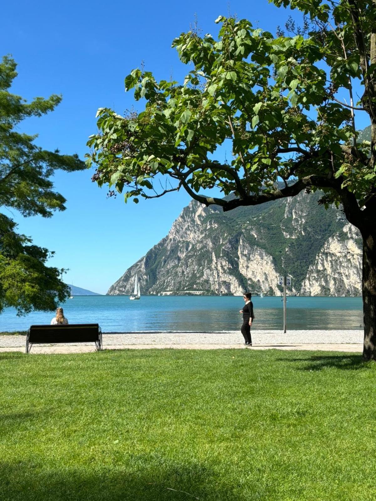 Garden & Pool Perugini Apartment Torbole Sul Garda ภายนอก รูปภาพ