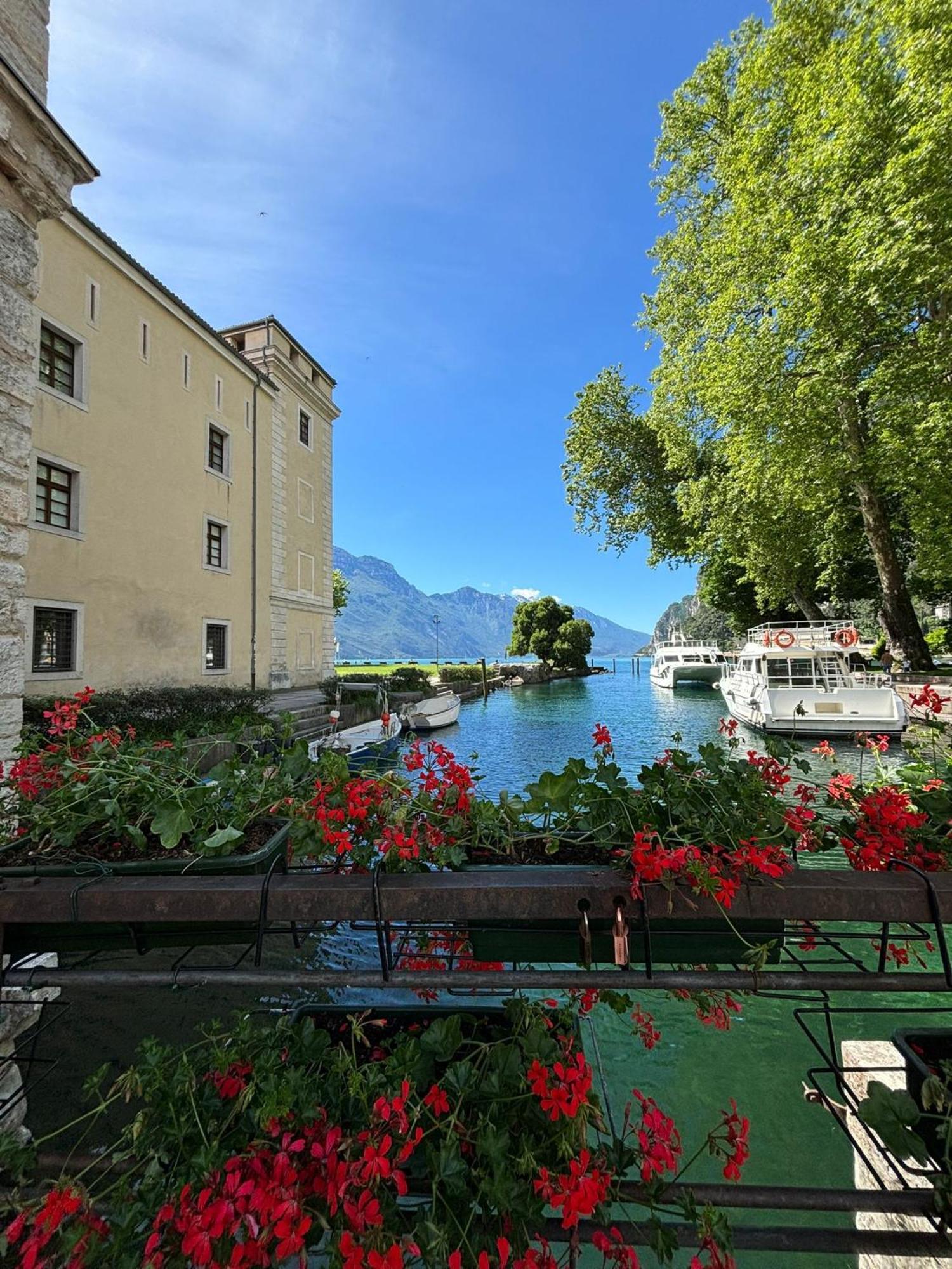 Garden & Pool Perugini Apartment Torbole Sul Garda ภายนอก รูปภาพ